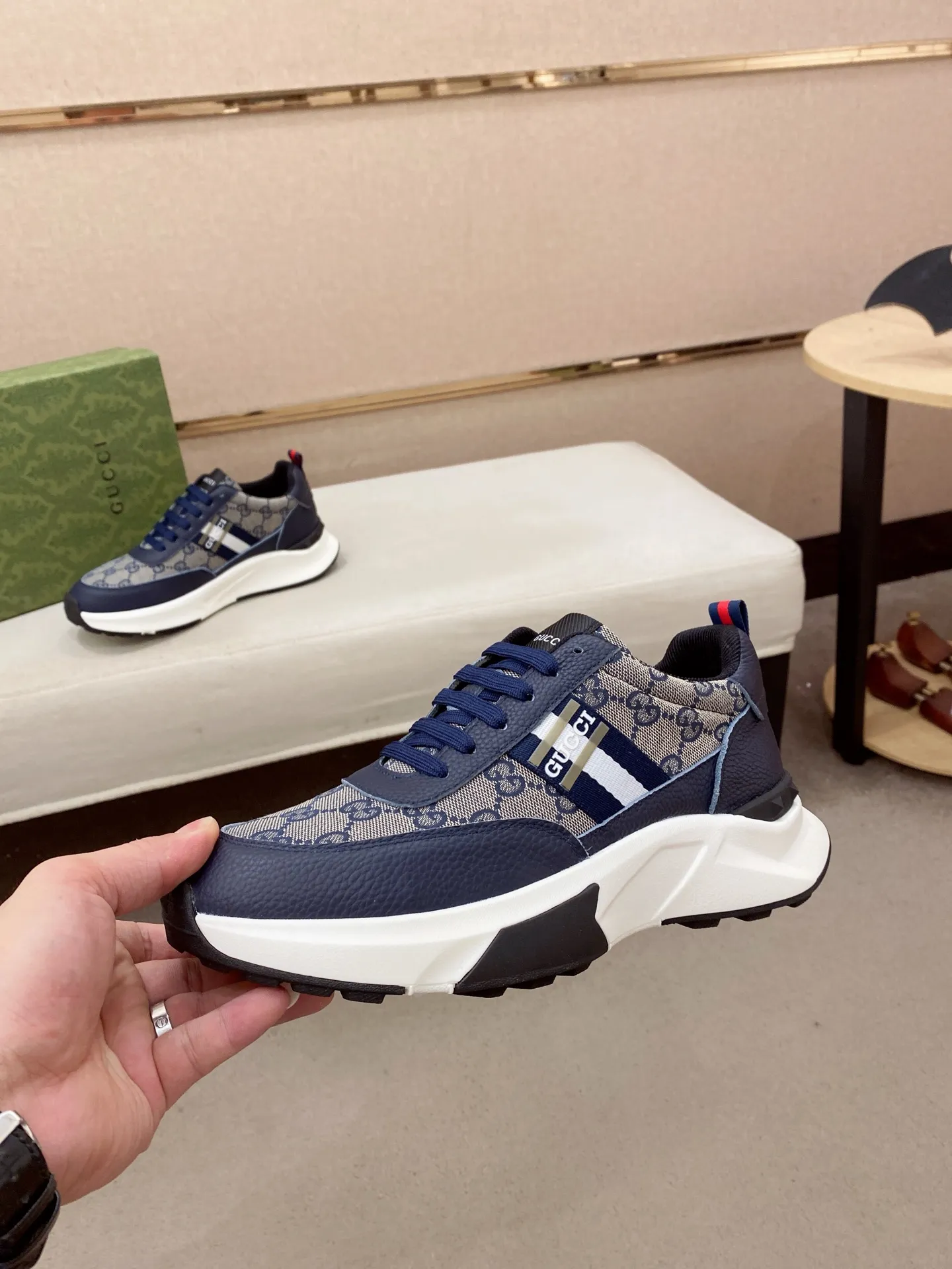Men's men's shoes💰 462💰🇮🇹🇮🇹GUCCI🔍🔍new models are on sale at the same time at the counter. The uppers🇮🇹 are made of top-grain cowhide imported from Italy. Fully imported genuine leather lining 💪💪, completely 1⃣️ to 1⃣️ replica 🇮🇹💪💪, ⚠ sole: original sole provided by the original factory, exclusive movable molded sole super comfortable, ⚠ original factory follow-up, 🔍🔍 high quality, you can go in and out of the counter at will, welcome to compare⚠. Code number:38-44